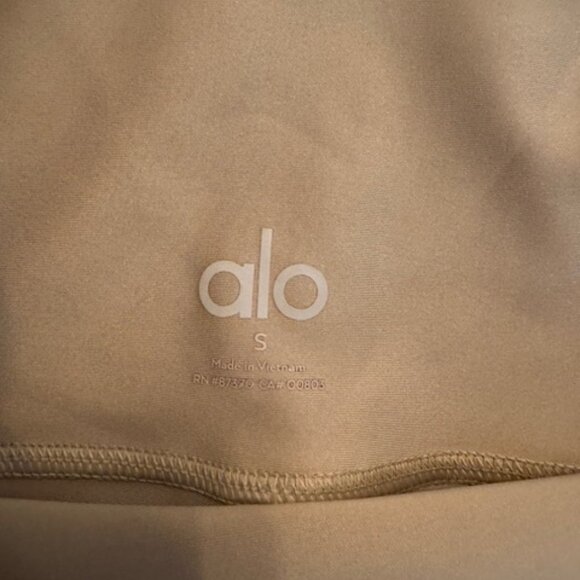 ALO YOGA 5" Airlift Energy Short - Picture 3 of 4